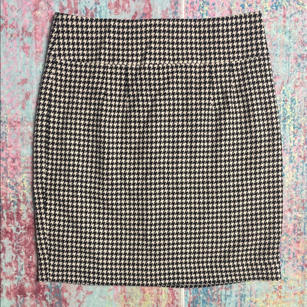 Banana Republic Black and White Houndstooth Midi Skirt